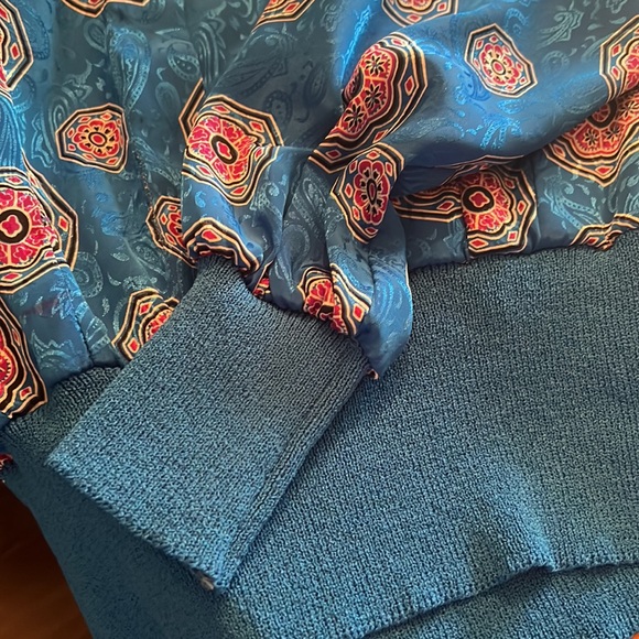 1980’s blouse multi colored shoulder pads. Blousey. Sleeves and waist stretch - Picture 8 of 9